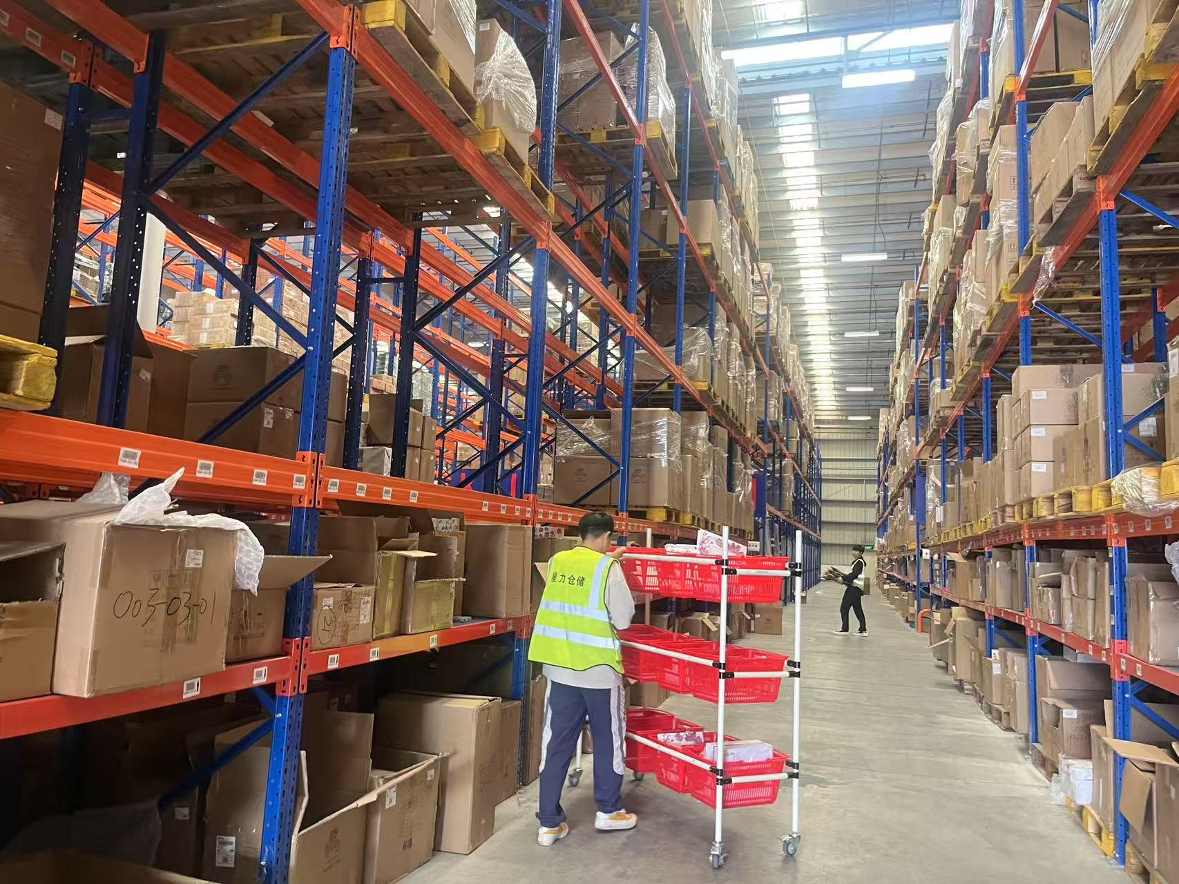 服裝云倉:上海星力云倉發貨的高效解決方案